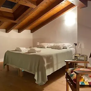 johnny-suites-bergamo-alta.it-lombardy.com/